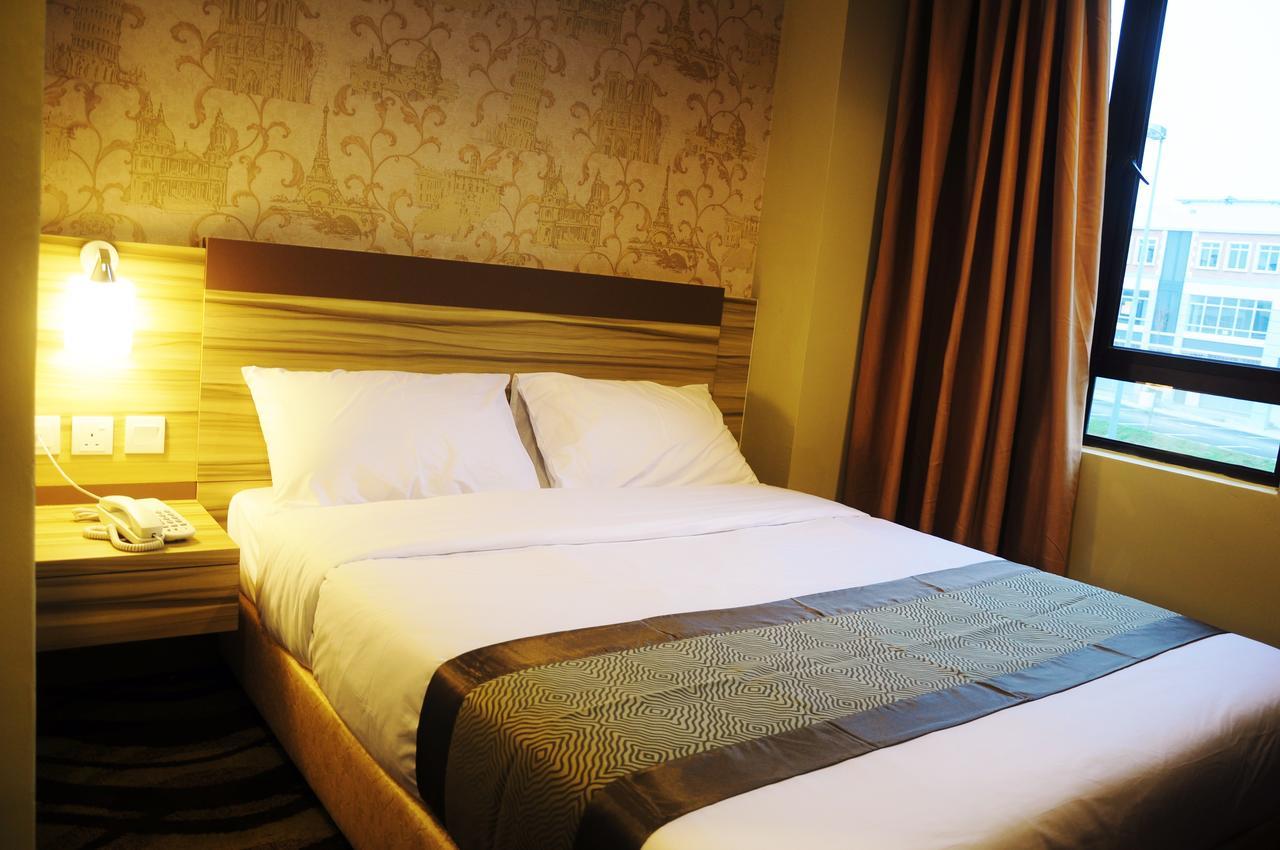 Hotel Zamburger Victory City Johor Bahru Room photo