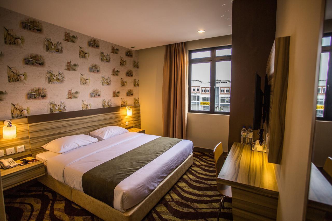 Hotel Zamburger Victory City Johor Bahru Room photo